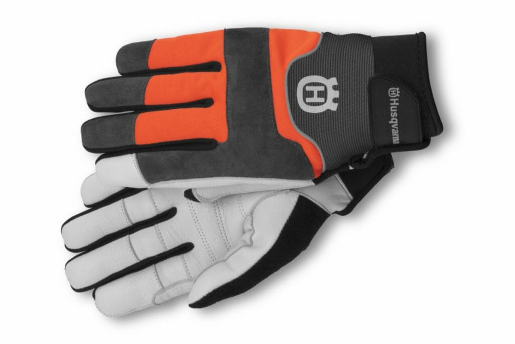 Work gloves with saw protection in the left hand