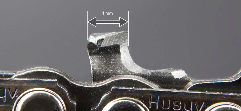 Replace the chainsaw chain